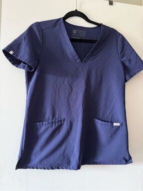 FIGS Small Navy Casma Three Pocket Scrub Top style#FW1100,  RN#142256 po#1273